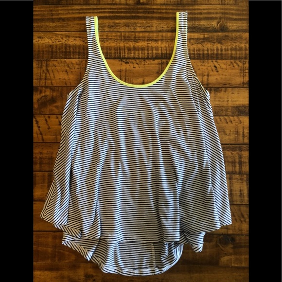 American Eagle Outfitters Tops - AE Aloha Top